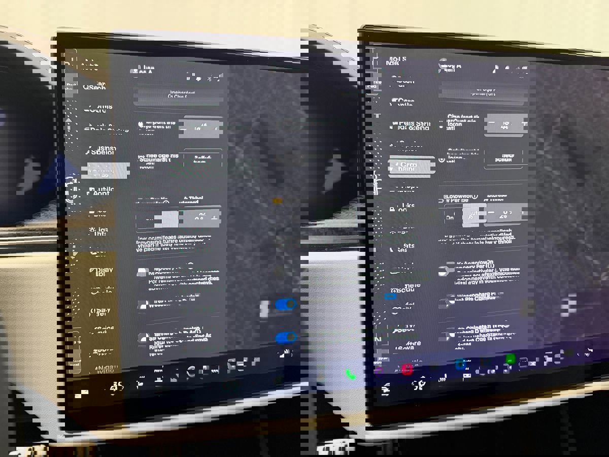 Used 2021 Tesla Model S Plaid image 22