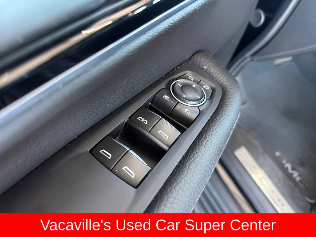 Used 2025 GMC Yukon XL Denali AWD/4WD image 11