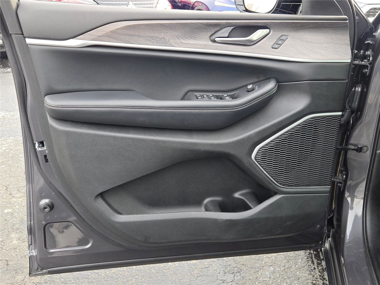 Certified 2022 Jeep Grand Cherokee Limited image 28