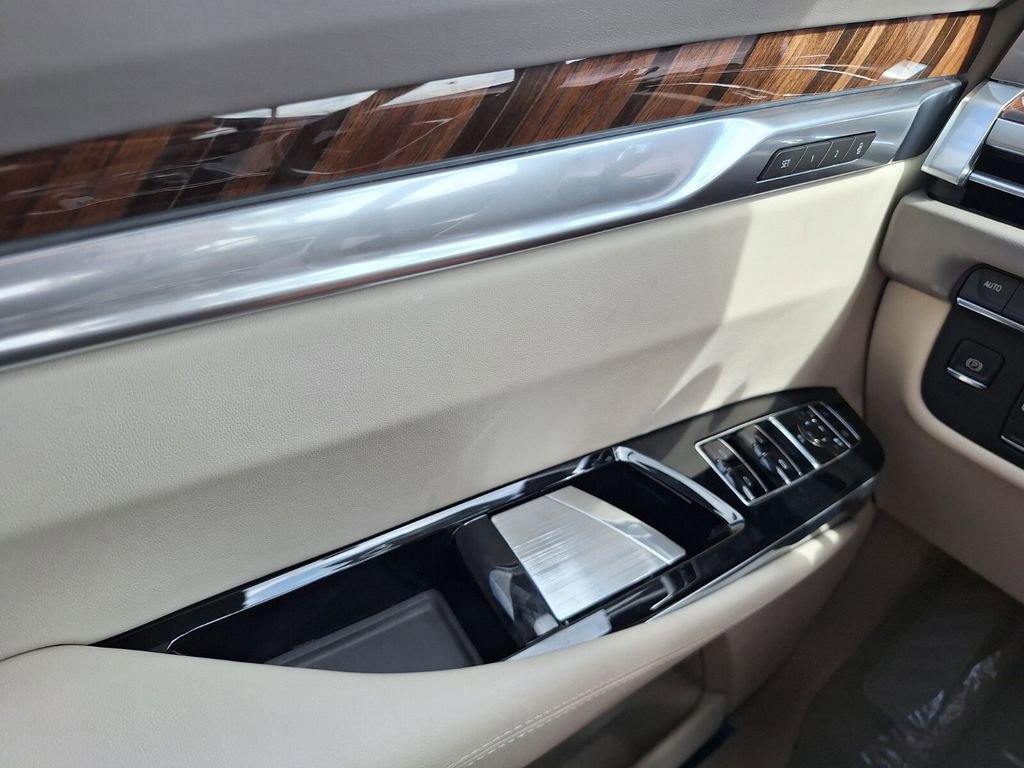 New 2026 Cadillac Escalade Platinum Luxury w/ LPO, Floor Liner Package AWD/4WD image 19