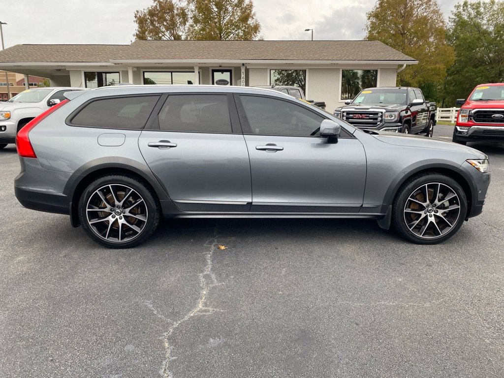 Used 2018 Volvo V90 T6 Cross Country w/ Convenience Package image 5