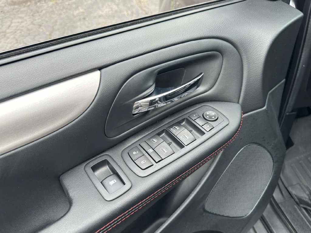 Used 2017 Dodge Grand Caravan GT FWD image 17