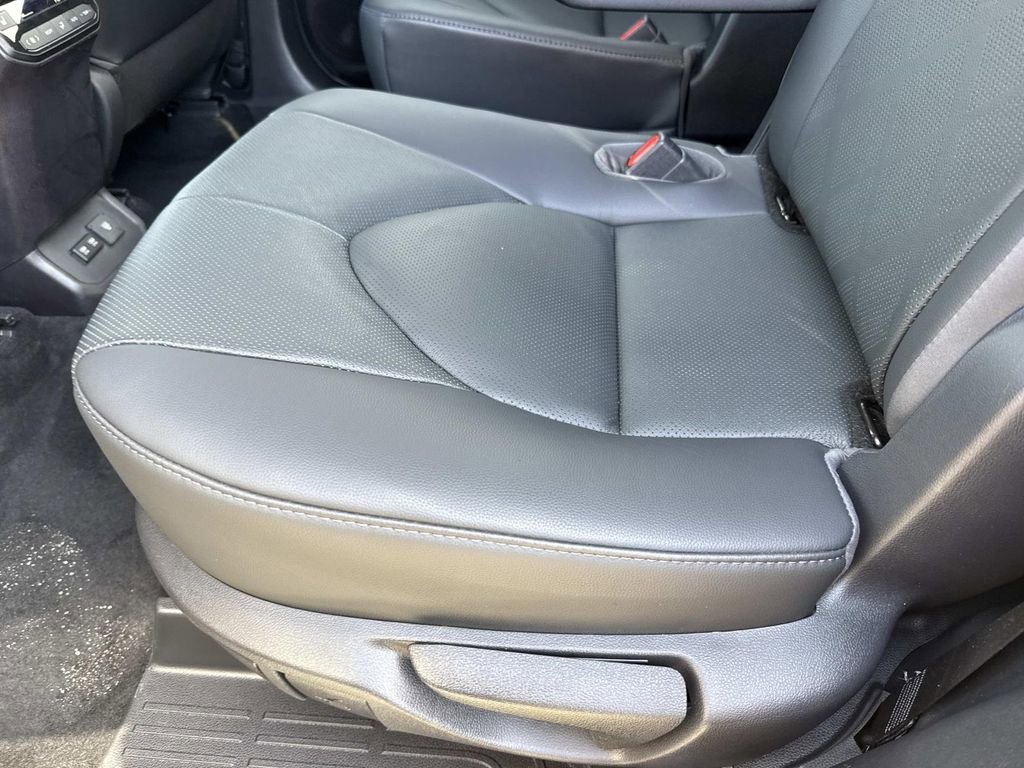 Used 2021 Toyota Highlander Platinum image 17