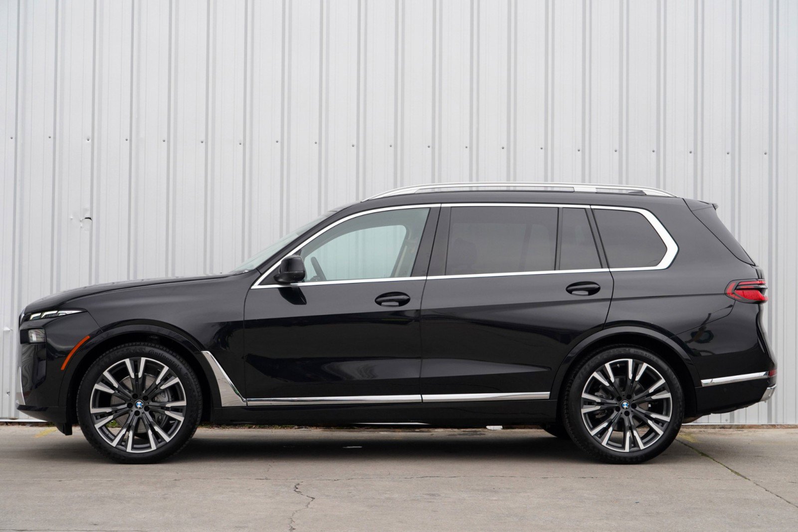 Used 2025 BMW X7 xDrive40i w/ Parking Assistance Package AWD/4WD image 9