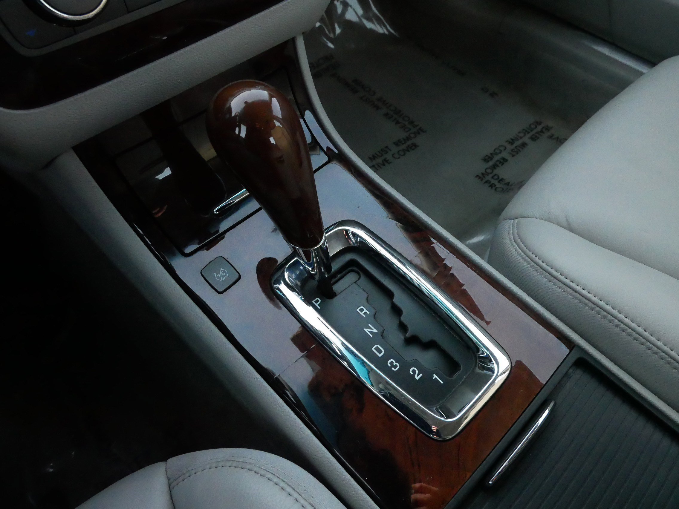 Used 2011 Cadillac DTS Premium image 24