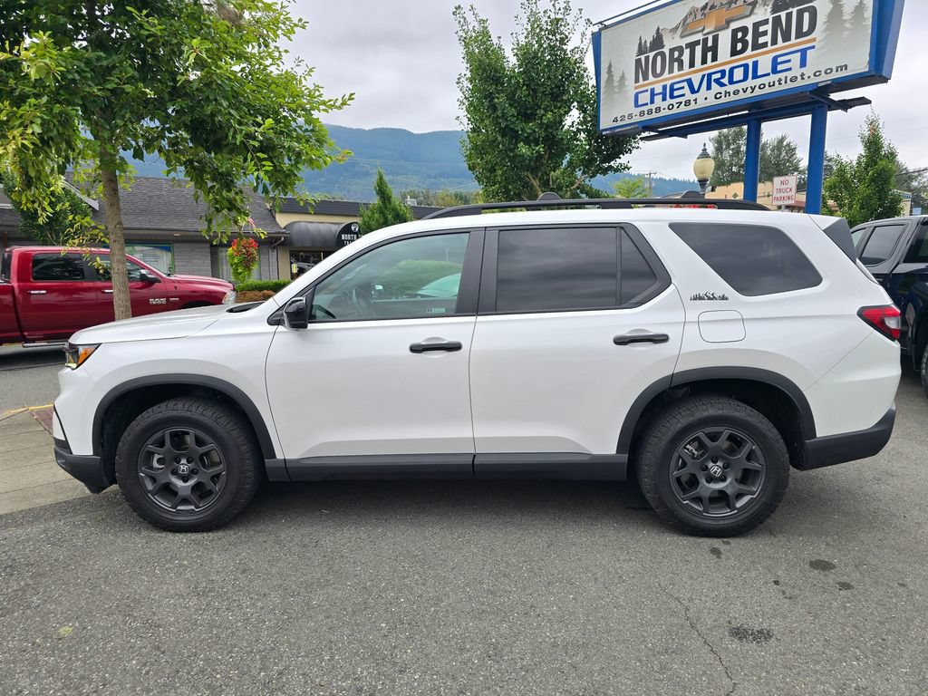 Used 2023 Honda Pilot TrailSport image 9