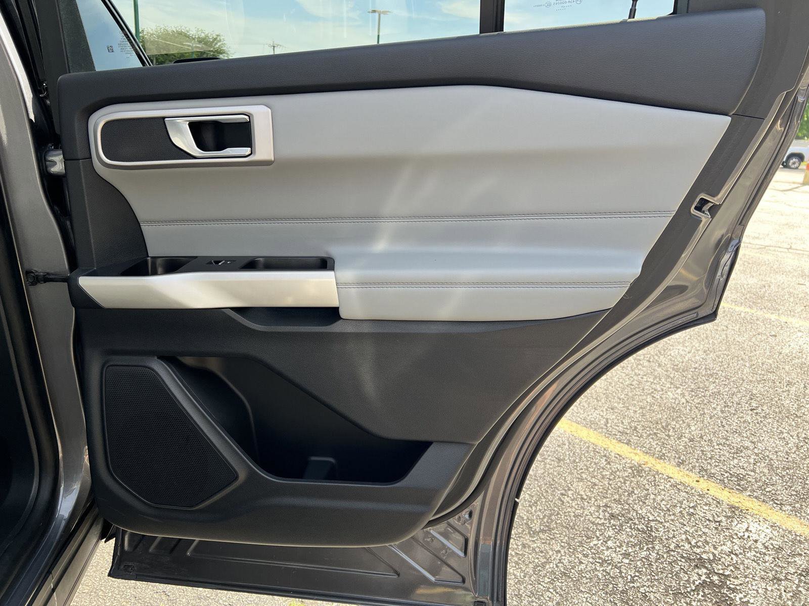 Used 2021 Ford Explorer XLT w/ Equipment Group 202A AWD/4WD image 19