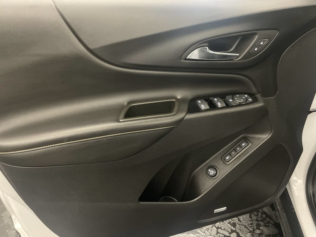 Used 2023 Chevrolet Equinox Premier FWD image 17