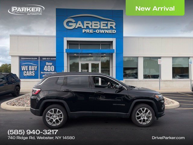 Used 2024 Jeep Compass Latitude AWD/4WD image 1