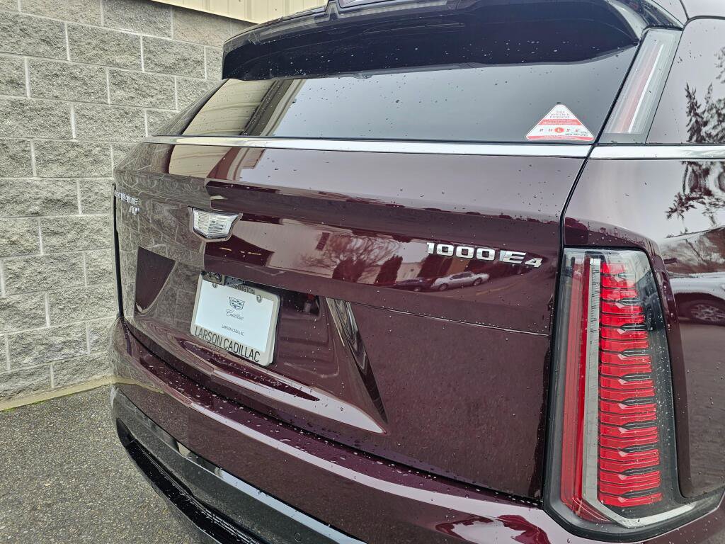 Used 2025 Cadillac Escalade IQ Luxury 2 image 18