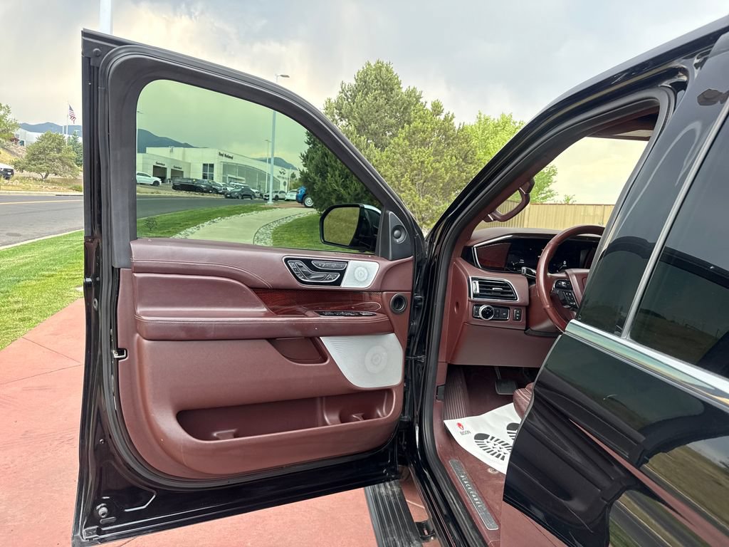Used 2018 Lincoln Navigator Black Label AWD/4WD image 10