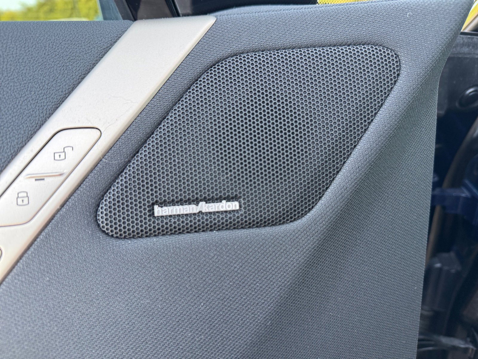 Used 2024 BMW iX xDrive50 w/ Premium Package image 27