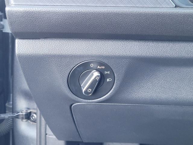 Used 2024 Volkswagen Jetta SE FWD image 13