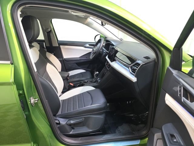 Certified 2025 Volkswagen Taos SEL w/ Black Wheel Plus Package image 34