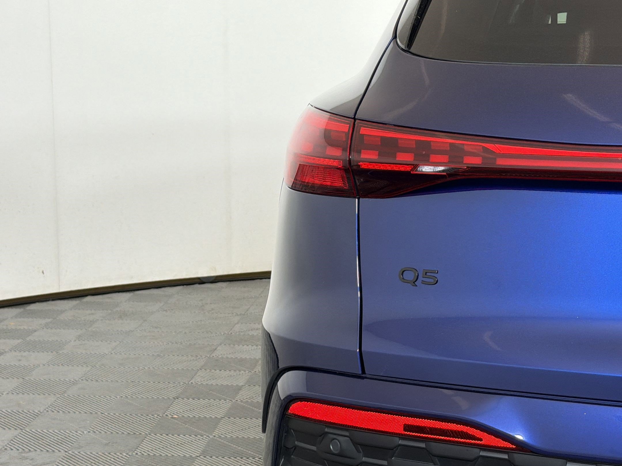 Used 2025 Audi Q5 Premium w/ Convenience Package image 13