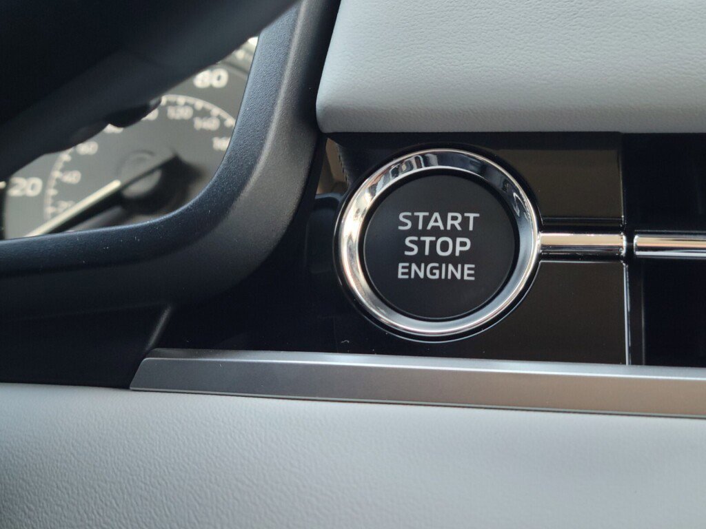 New 2025 Mitsubishi Outlander SE image 27