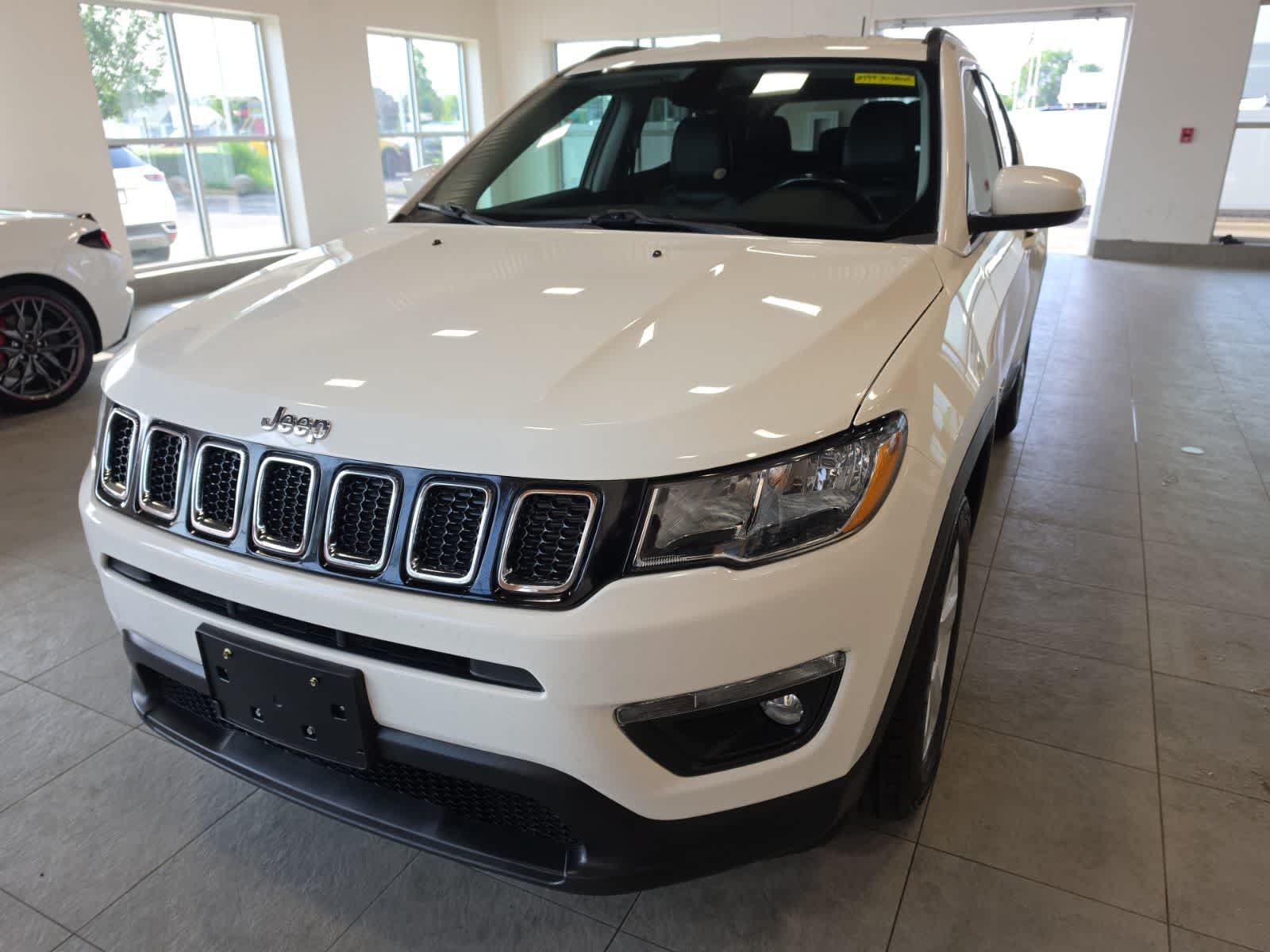 Used 2018 Jeep Compass Latitude w/ Popular Equipment Group FWD image 2