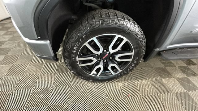 Used 2024 GMC Sierra 1500 AT4 w/ Technology Package AWD/4WD image 9