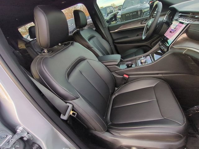 New 2025 Jeep Grand Cherokee L Limited w/ Black Appearance Package AWD/4WD image 41