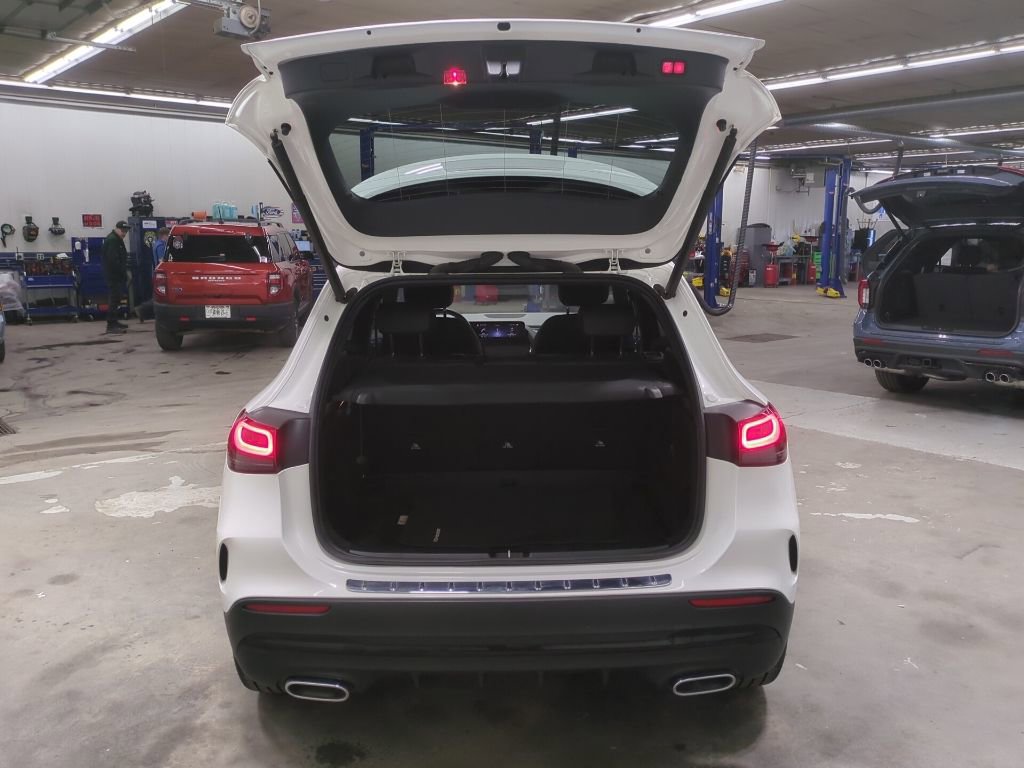 Used 2022 Mercedes-Benz GLA 250 4MATIC image 11
