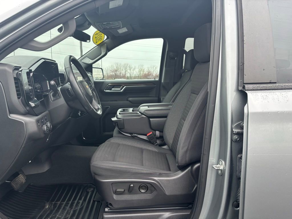 Used 2024 Chevrolet Silverado 1500 LT image 15