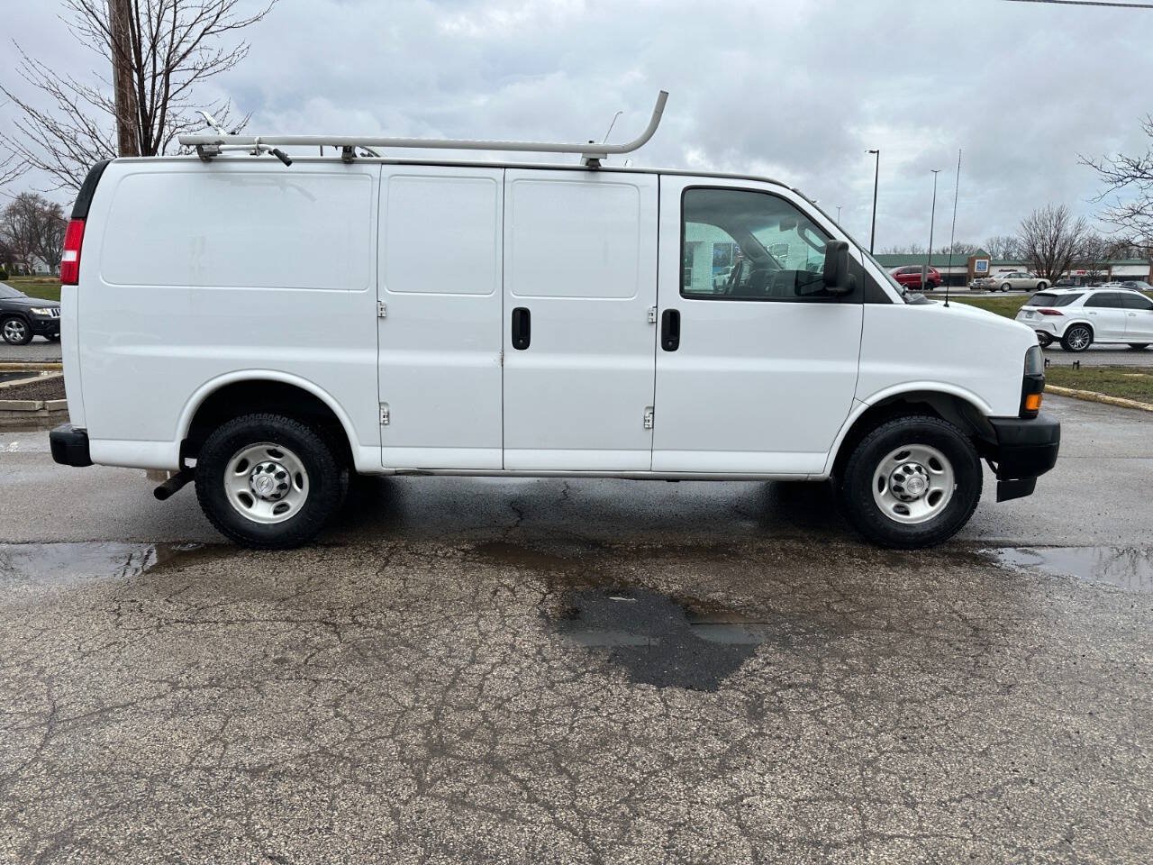 Used 2020 Chevrolet Express 2500 w/ Communications Package RWD image 6