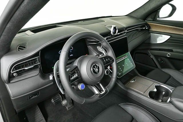 New 2025 Maserati Grecale Folgore image 4