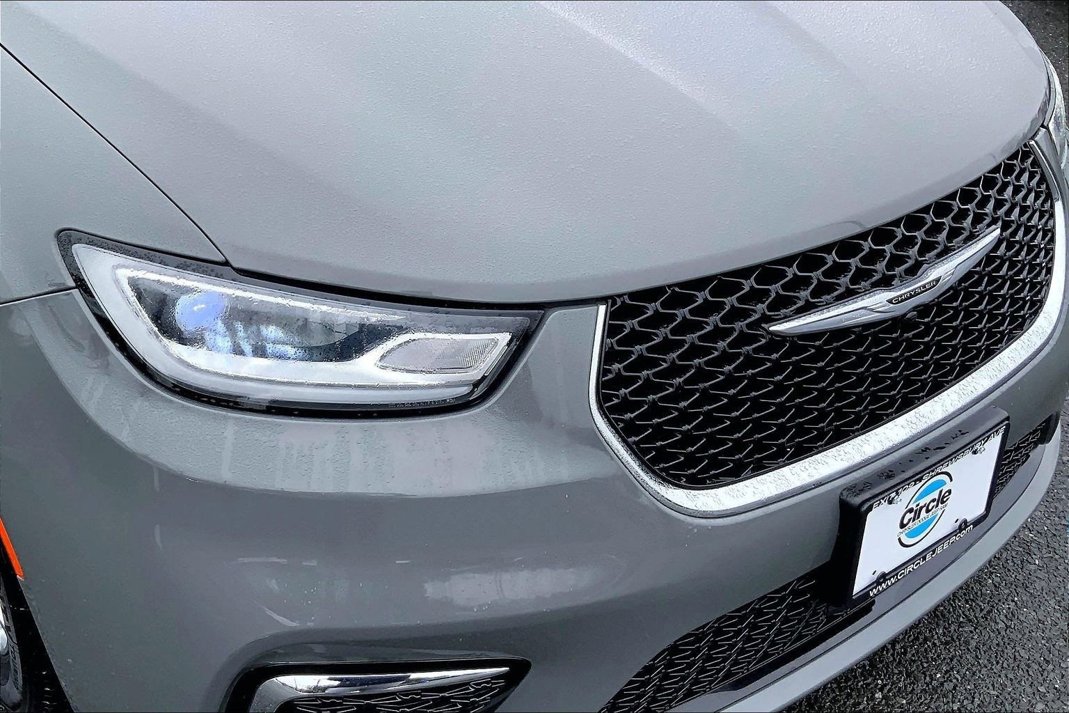 Certified 2023 Chrysler Pacifica Touring-L image 26