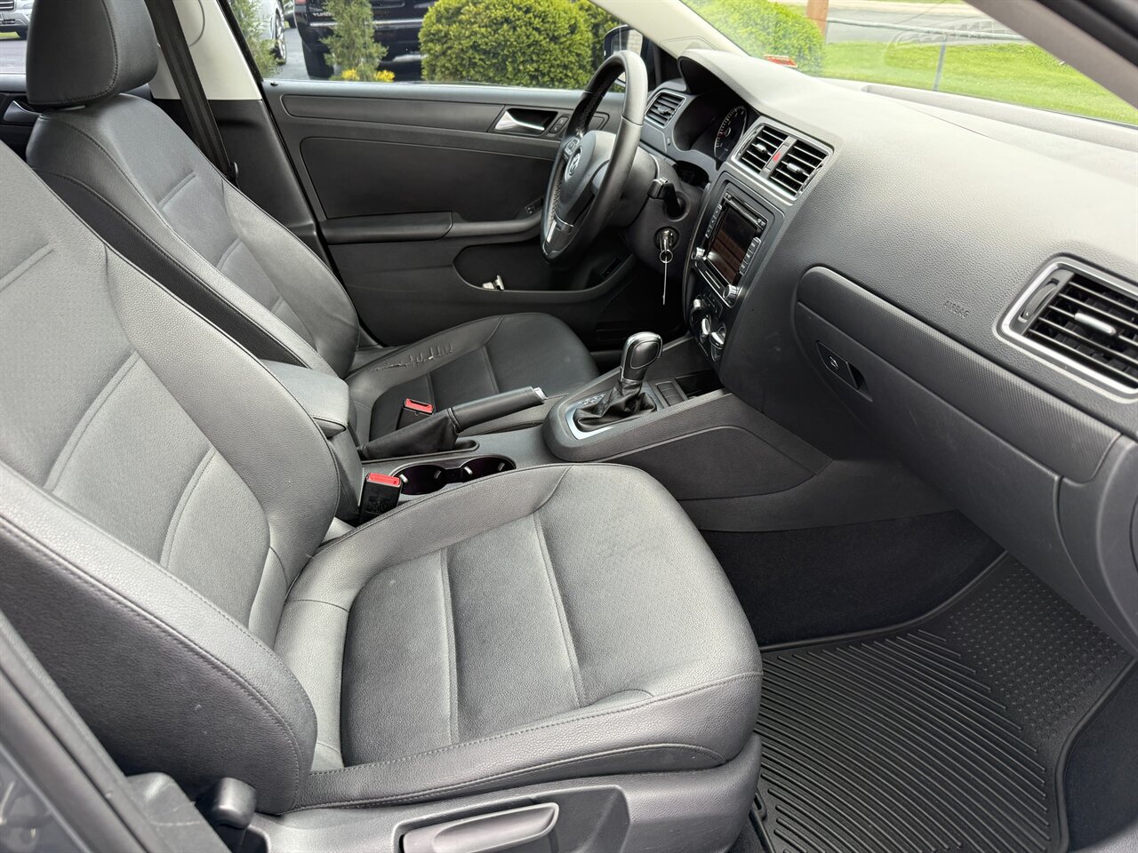 Used 2012 Volkswagen Jetta SE FWD image 12