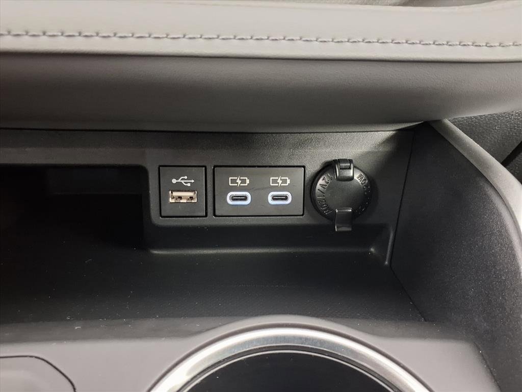 Used 2023 Toyota Highlander LE image 12