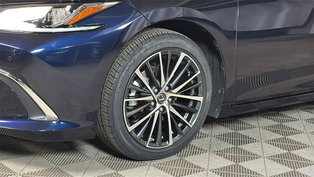 Used 2024 Lexus ES 350 w/ Premium Package image 4