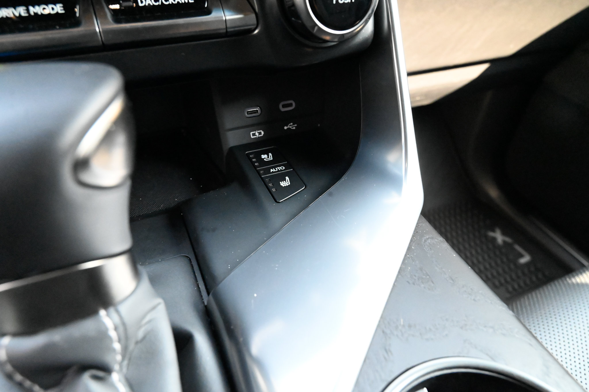 Used 2025 Lexus LX 600 4WD w/ Accessory Package (2T) image 31