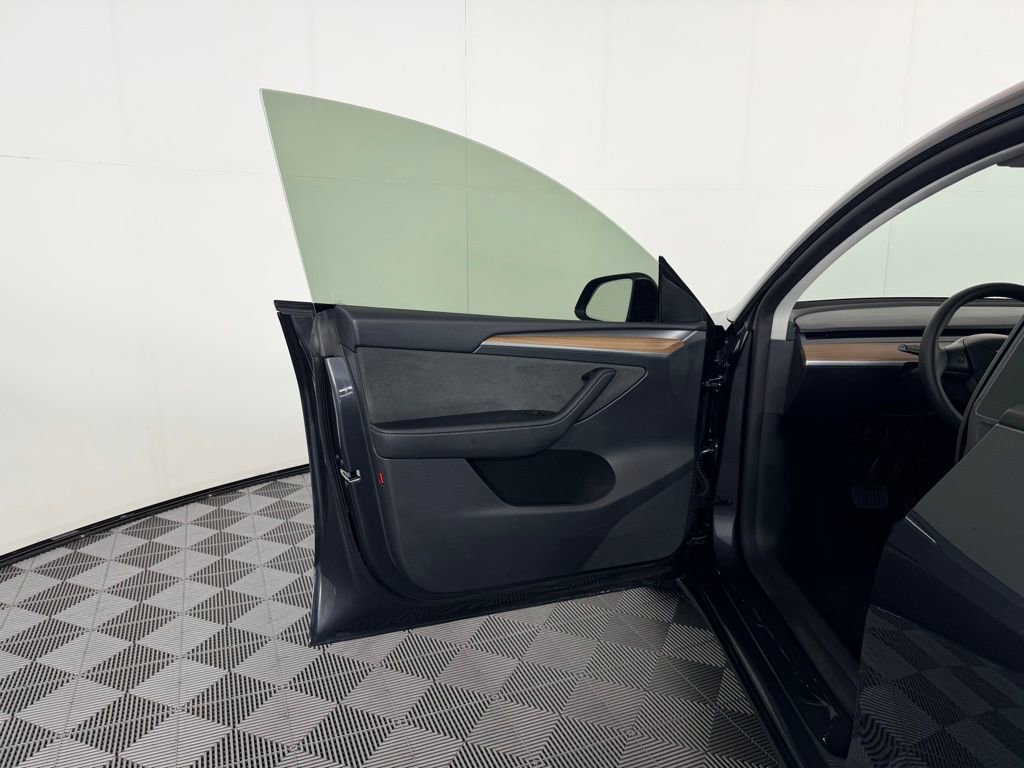 Used 2025 Tesla Model Y Long Range image 21
