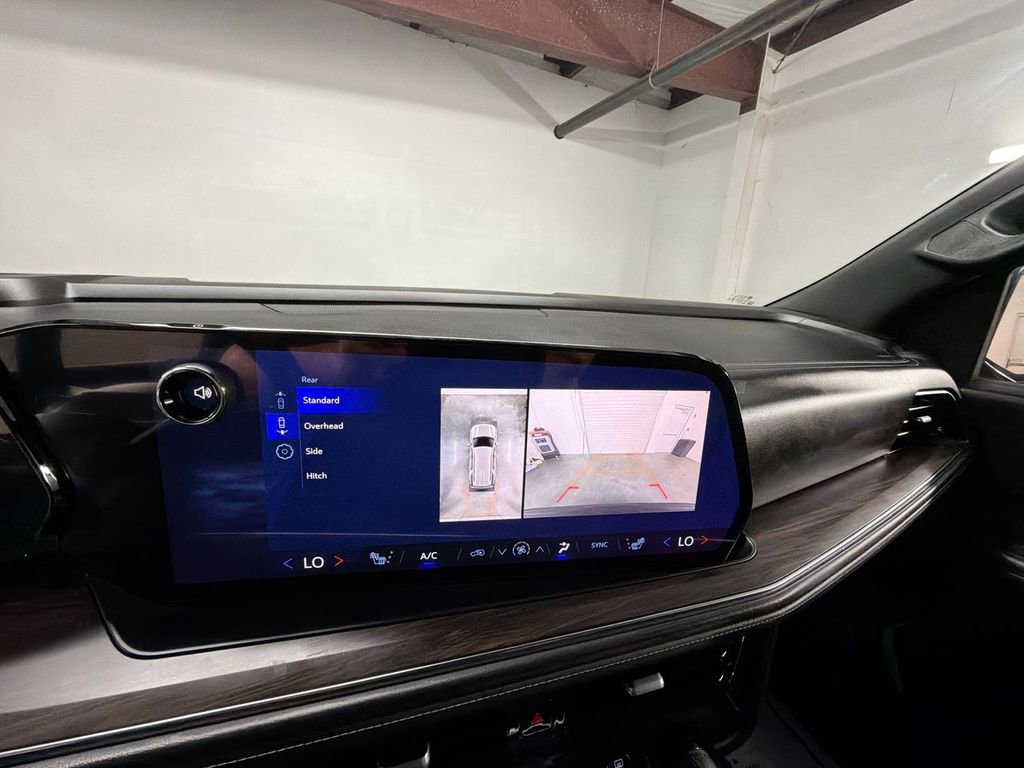 Used 2025 Chevrolet Tahoe Z71 w/ Comfort Package image 15