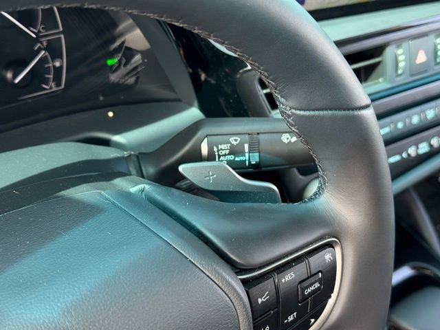 Used 2025 Lexus ES 300h w/ Premium Package FWD image 29