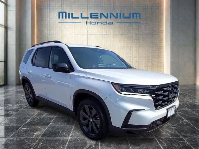 Used 2025 Honda Pilot Sport image 44