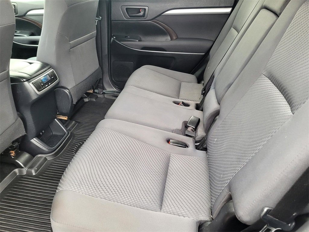 Used 2019 Toyota Highlander LE image 10