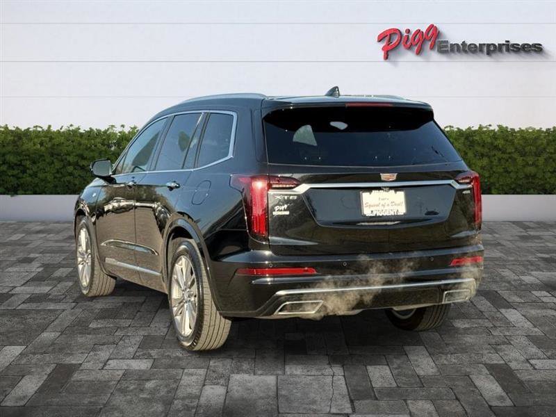 Used 2023 Cadillac XT6 Premium Luxury image 2