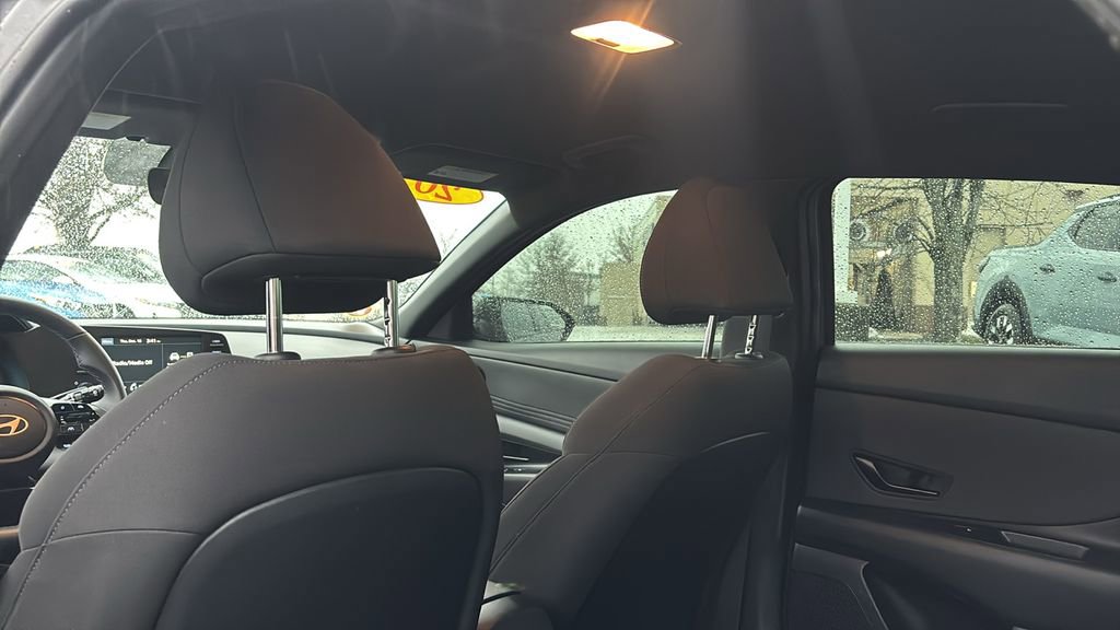 Used 2025 Hyundai Elantra Sport image 32