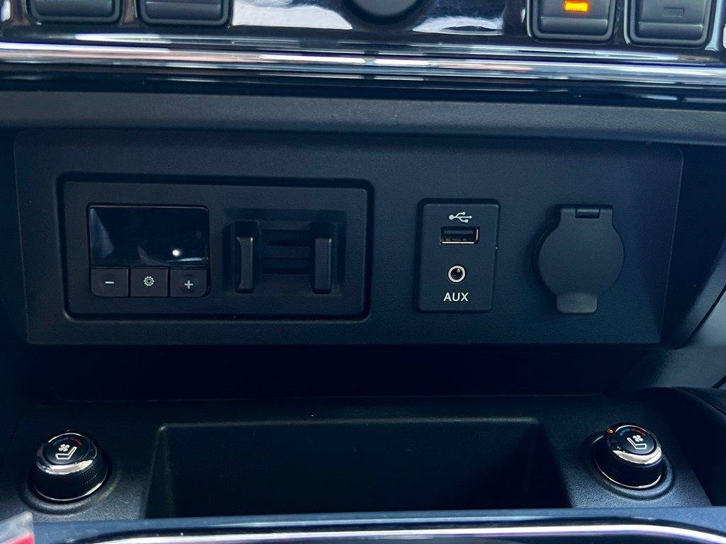 Used 2016 Nissan Titan Platinum Reserve AWD/4WD image 17