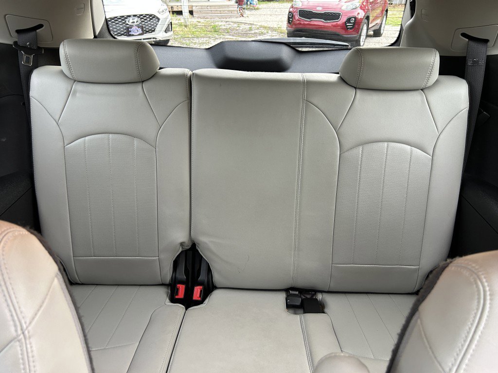 Used 2011 Chevrolet Traverse LTZ AWD/4WD image 19