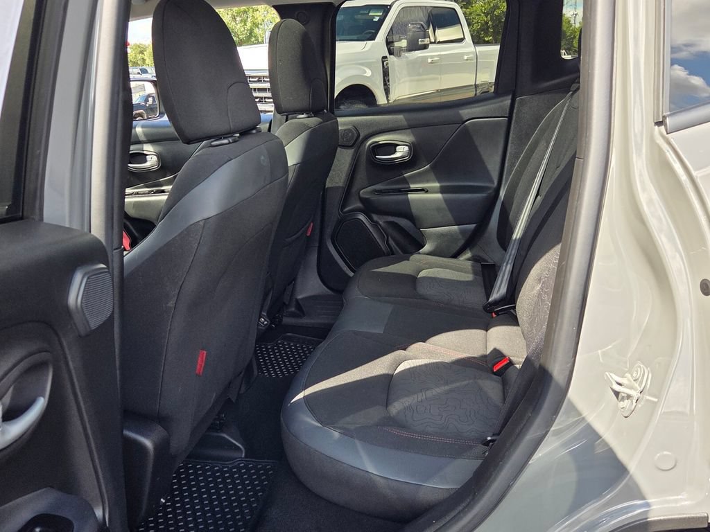 Used 2023 Jeep Renegade Trailhawk w/ Sun/Sound Group AWD/4WD image 4