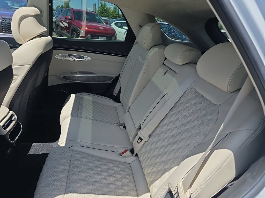 Used 2025 Genesis GV70 3.5T Sport w/ Sport Advanced Package AWD/4WD image 20