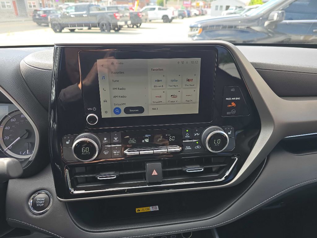 Used 2023 Toyota Highlander XLE image 19