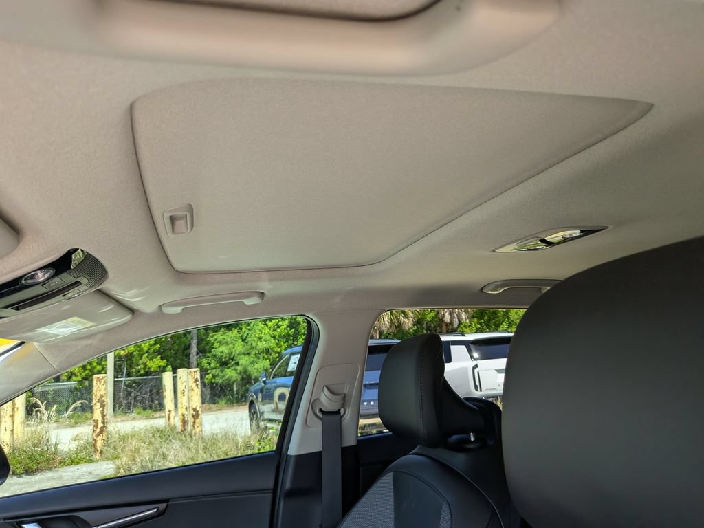 Certified 2025 Kia Niro EX Touring FWD image 21
