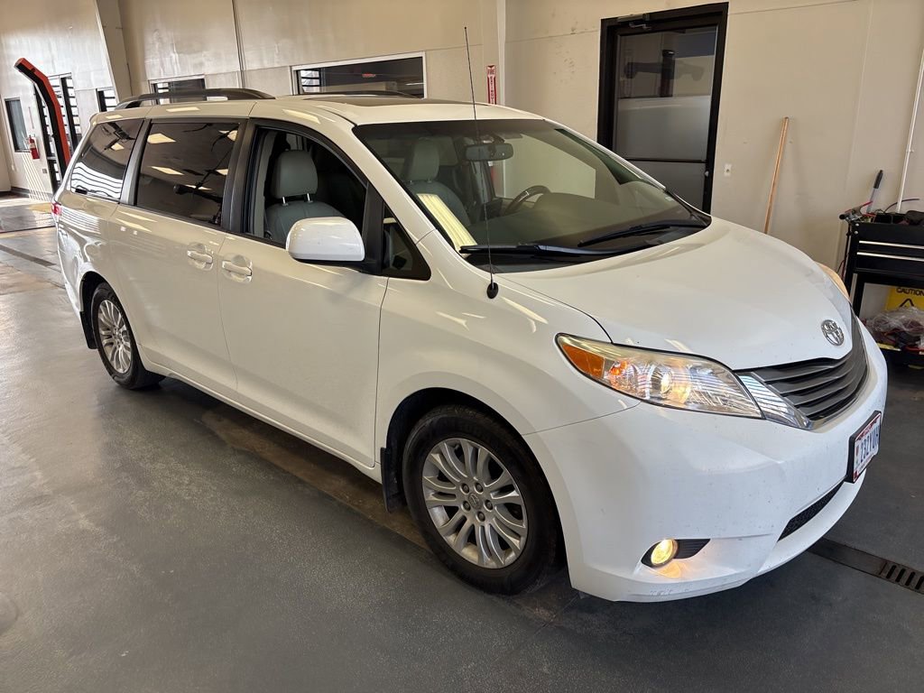 Used 2012 Toyota Sienna XLE FWD image 1