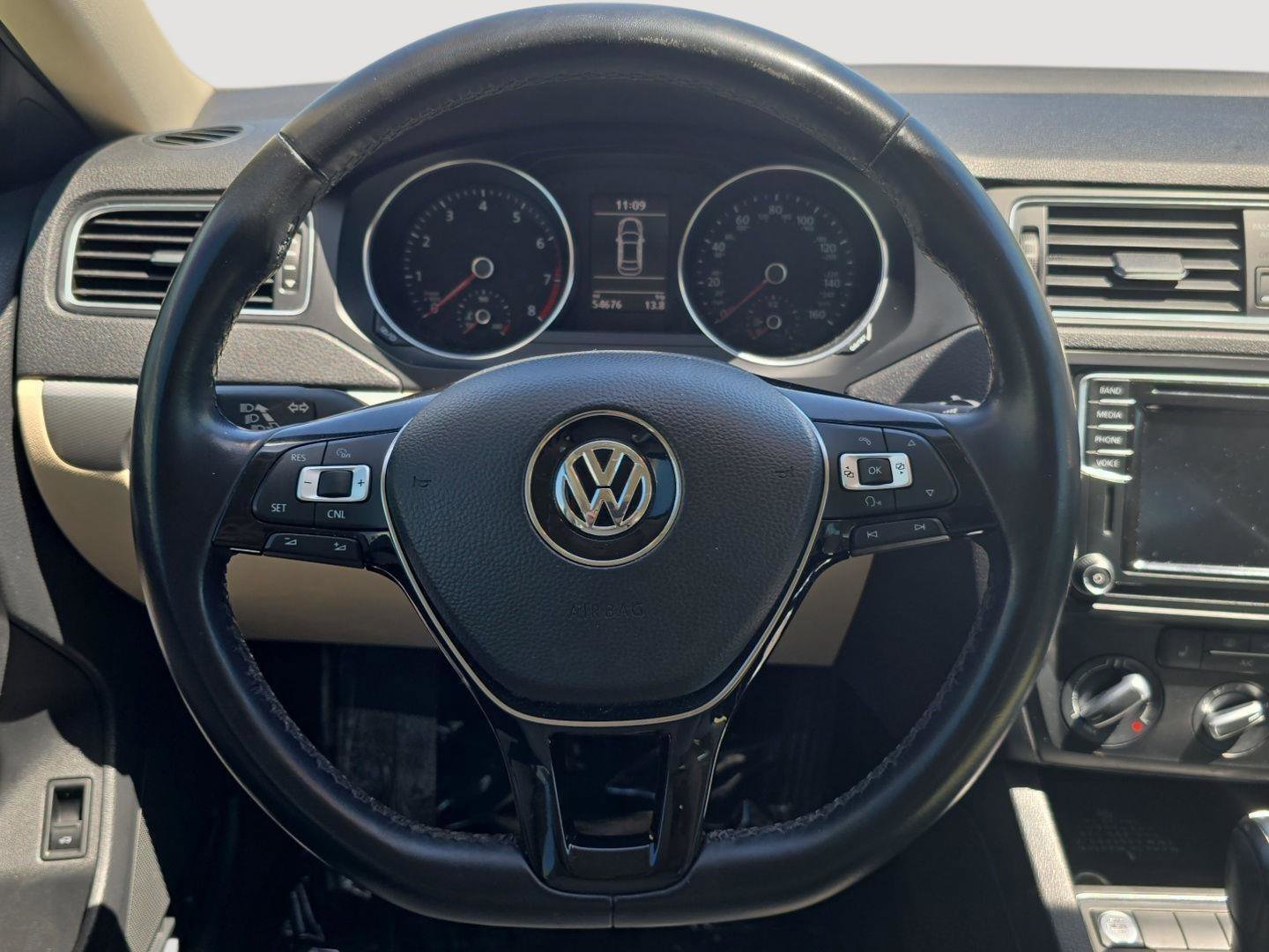 Used 2017 Volkswagen Jetta SE FWD image 8