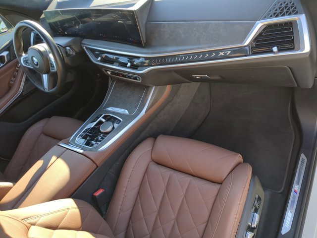 Used 2024 BMW X7 xDrive40i w/ M Sport Package image 25