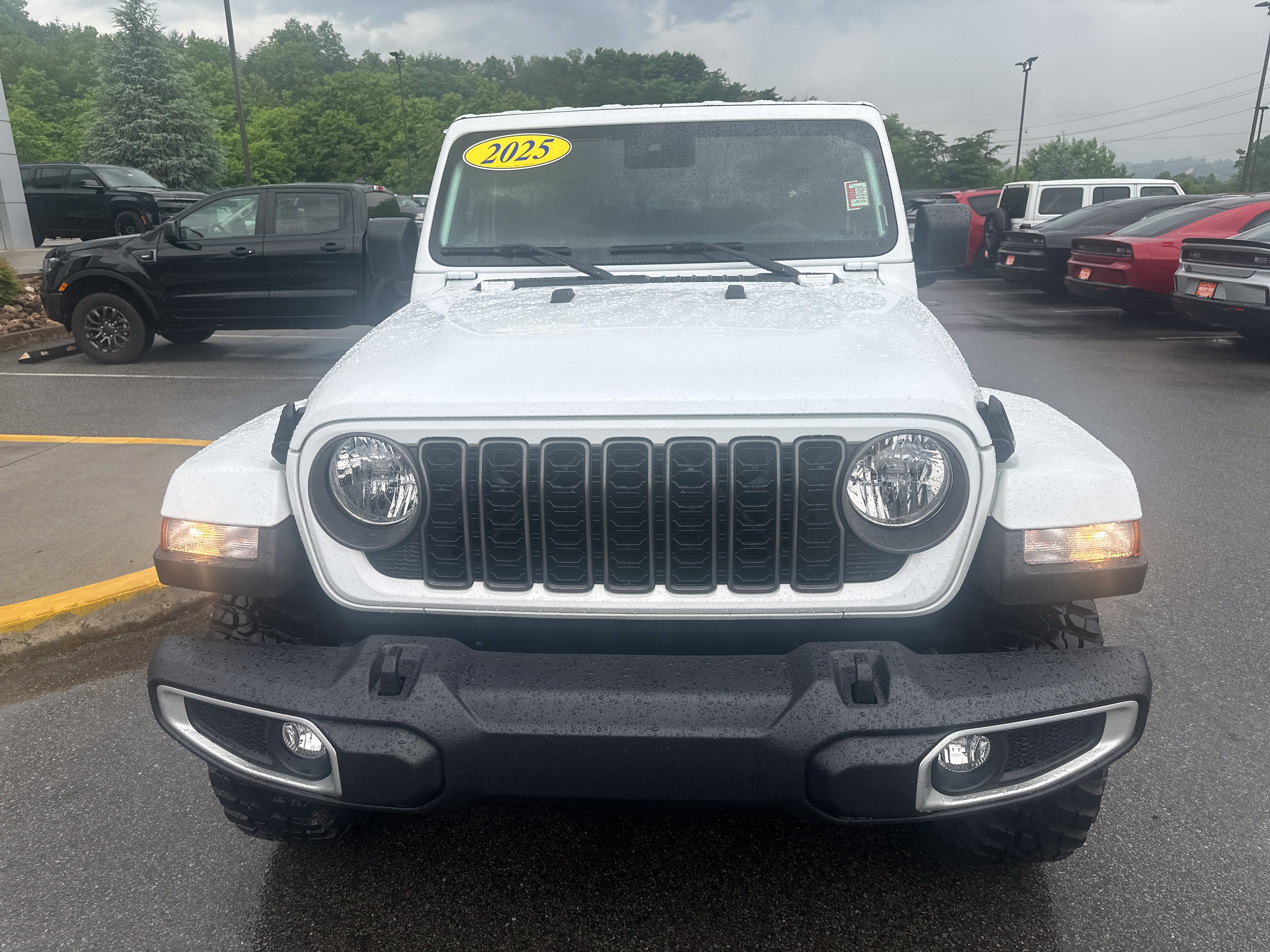 Used 2025 Jeep Gladiator Sport AWD/4WD image 4