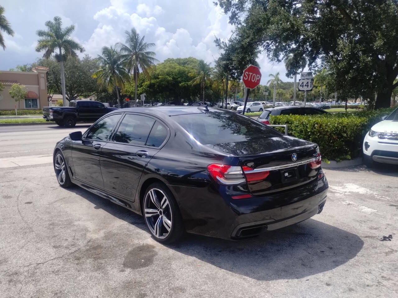 Used 2016 BMW 750i image 11